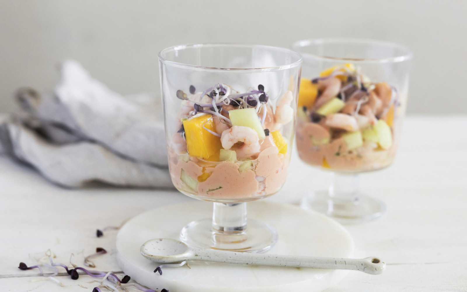Garnelencoctail mit Mango, Gurke und Dill