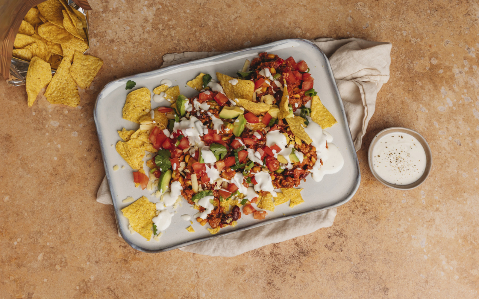 Überbackenes Cheesy Chili con Carne mit Nachos