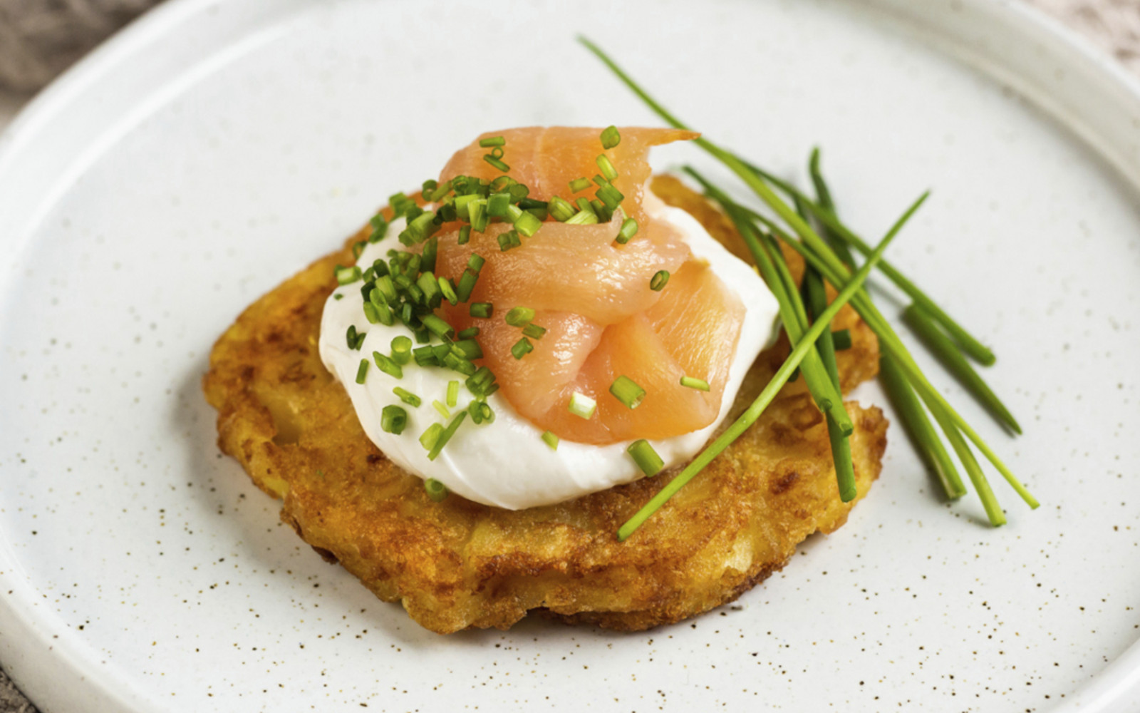 Röstinchen mit Räucherlachs & Sour Cream
