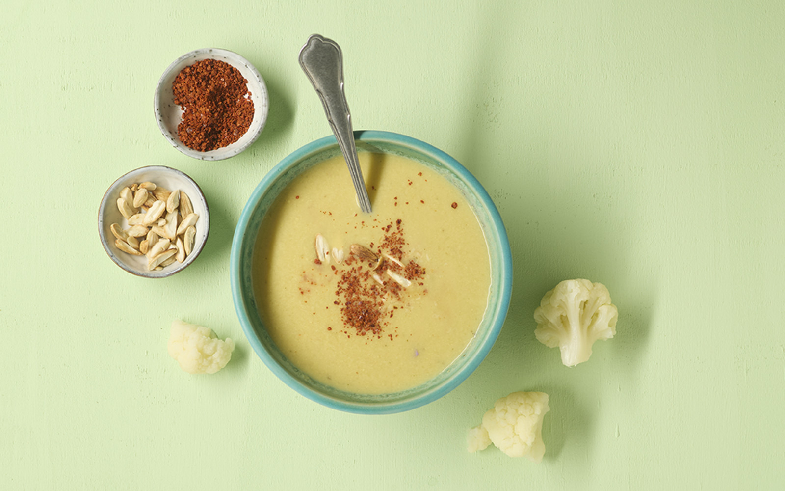 Blumenkohl-Safran-Suppe mit gerösteten Mandeln