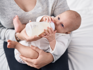 Baby trinkt Baby trinkt