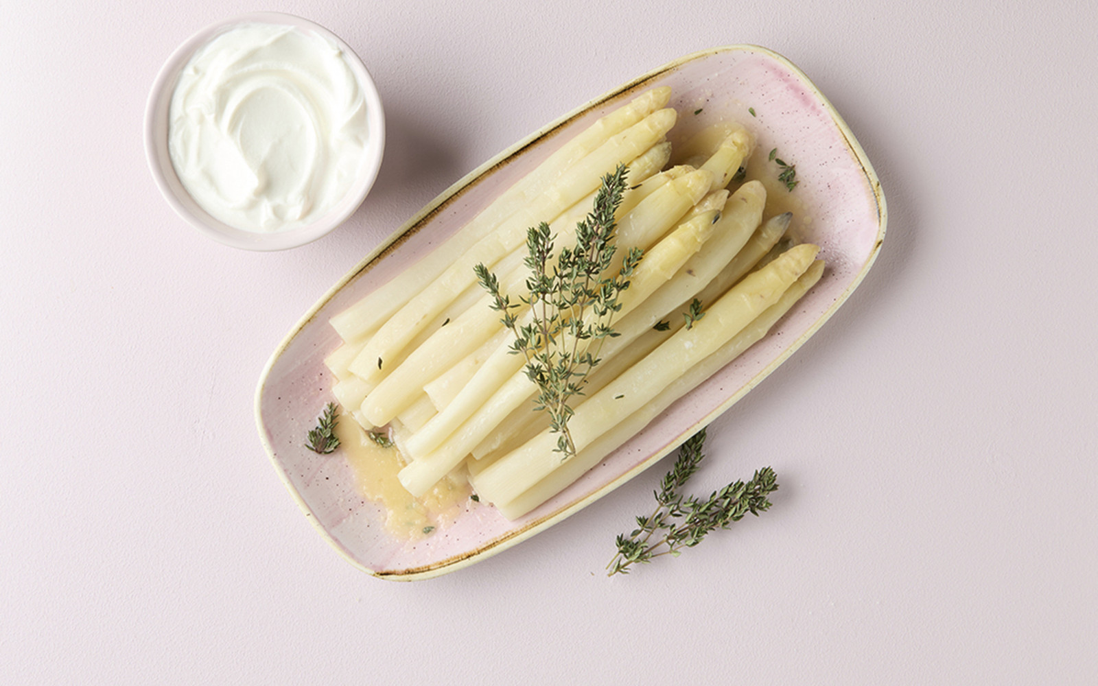 Spargel aus der Folie mit Zitronenjoghurt