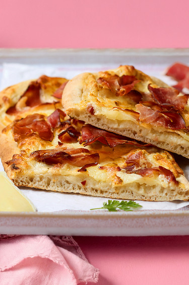 Johanns Pizza mit Brie & Speck