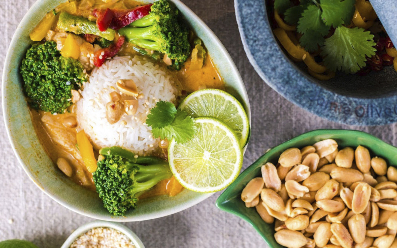 Thai Curry mit Hähnchenbrust und Erdnüssen