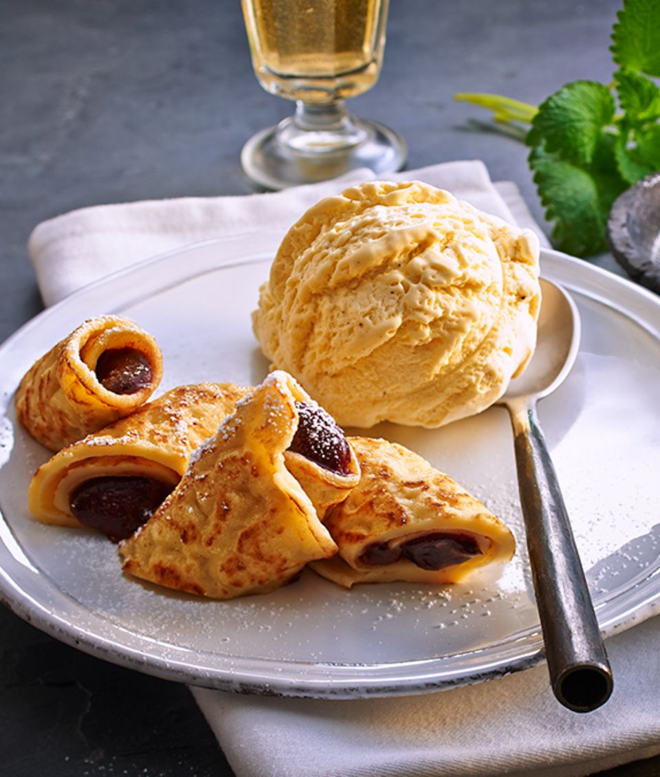 Süße Pfannkuchen mit Eis