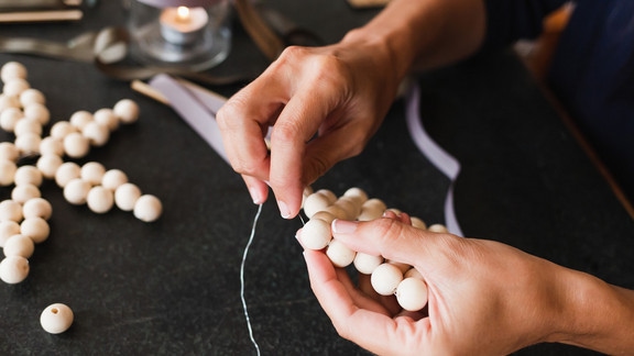 Wir basteln Weihnachtssterne Wir basteln Weihnachtssterne