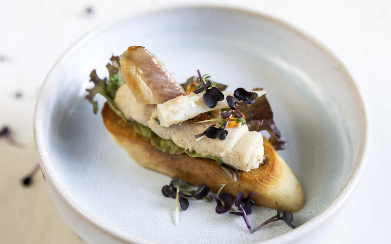 Forellenmousse Crostini mit Forellenkaviar (von Johann Lafer)