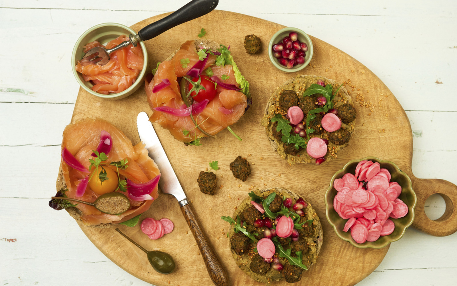 BIO-Roggenbrötchen-Duo Räucherlachs & Falafel