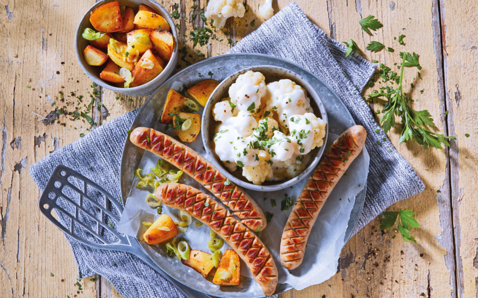 Béchamel Blumenkohl mit Bratwurst