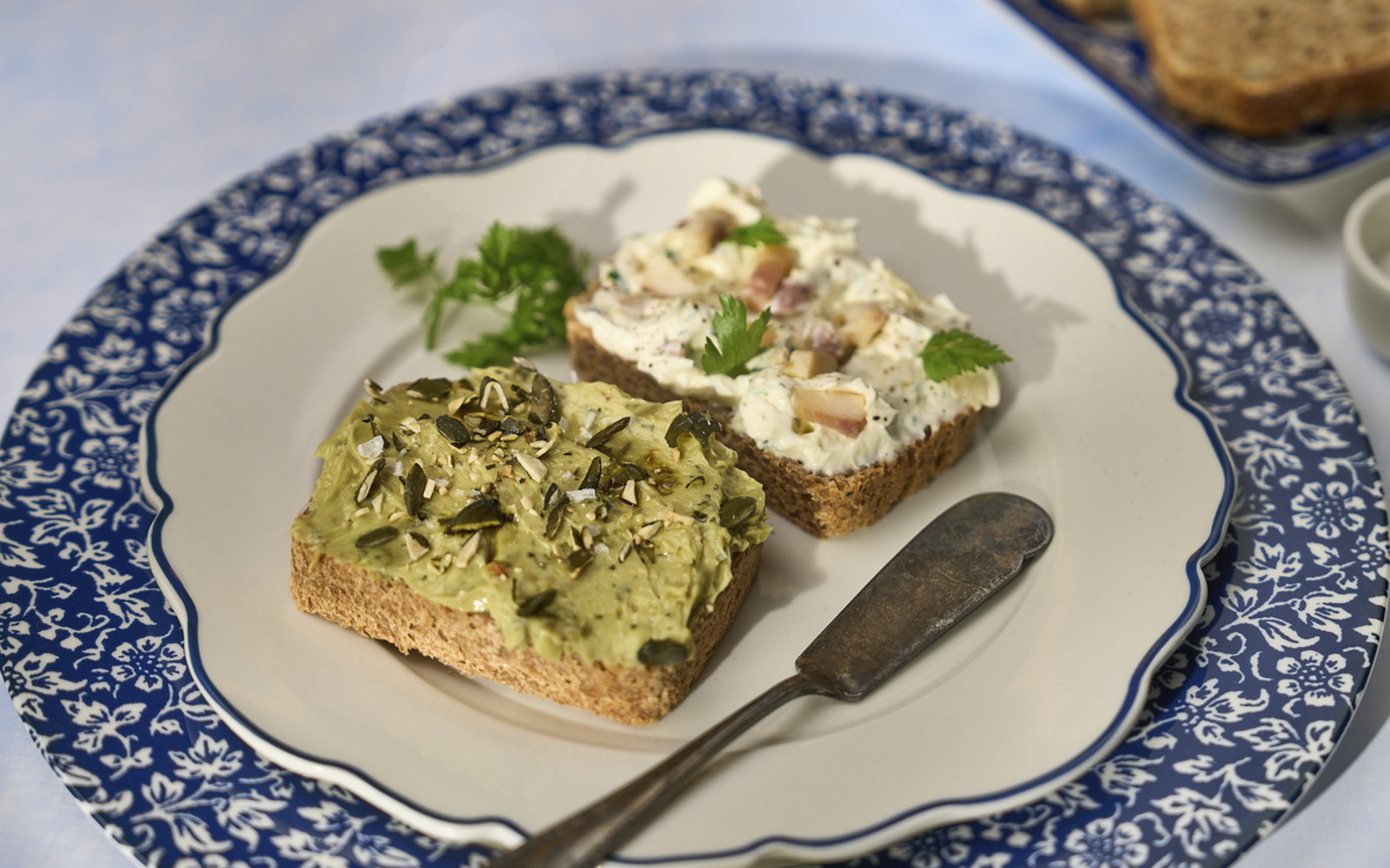 Dinkel-Roggen-Stulle mit zweierlei Aufstrichen - Rezept von Johann Lafer
