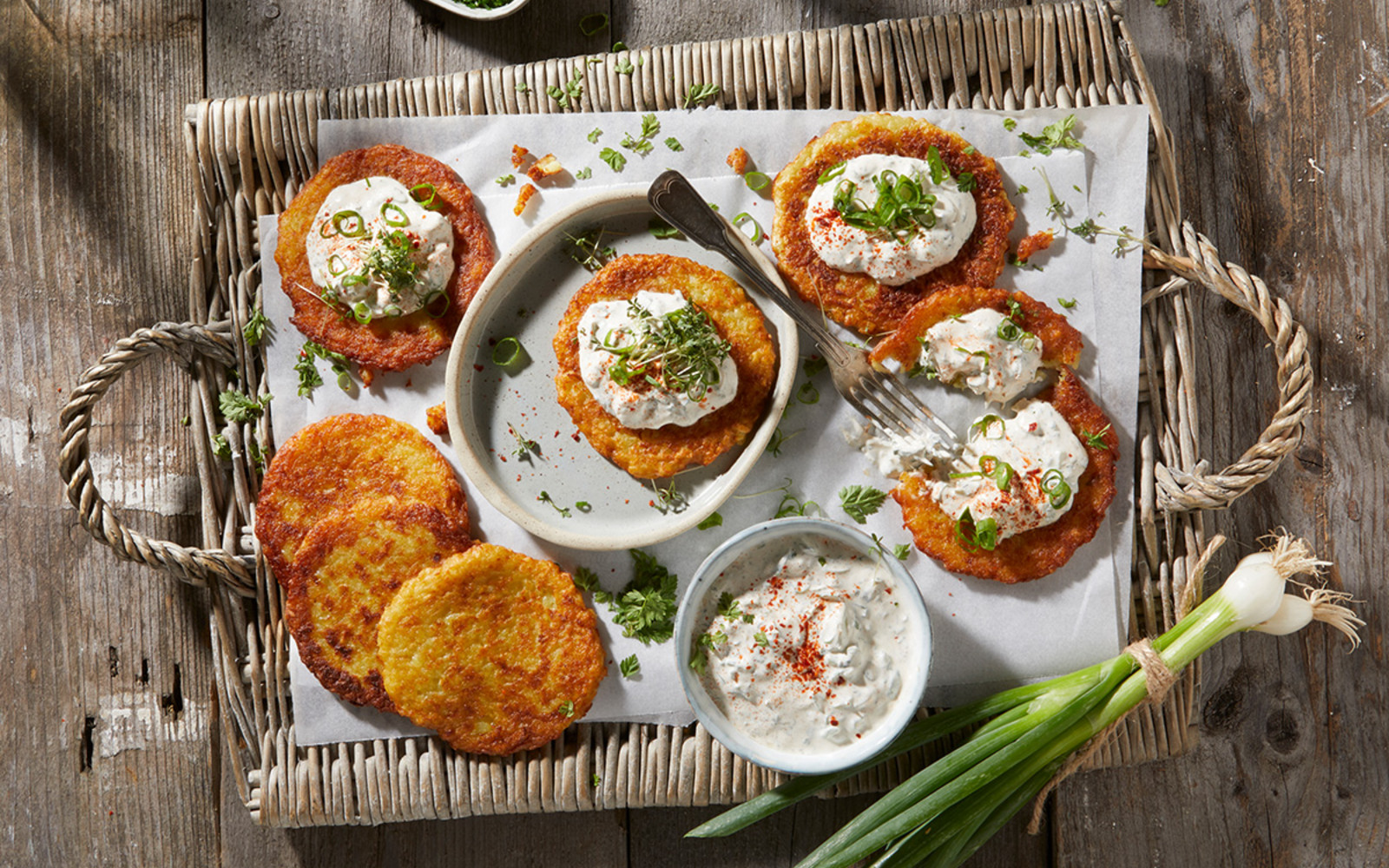 Kartoffelpuffer mit Kräuterschmand