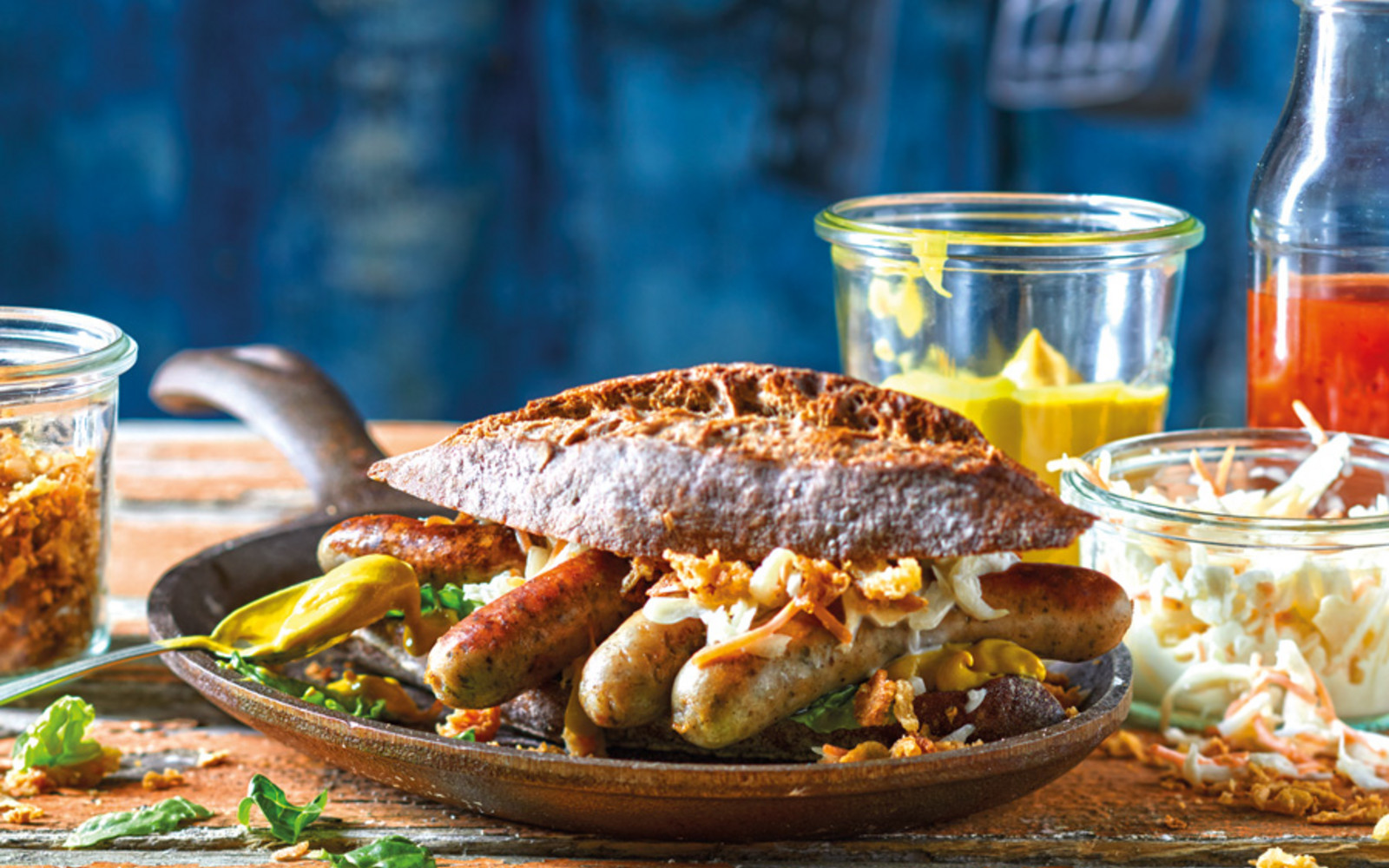 Cole Slaw Würstchen Burger
