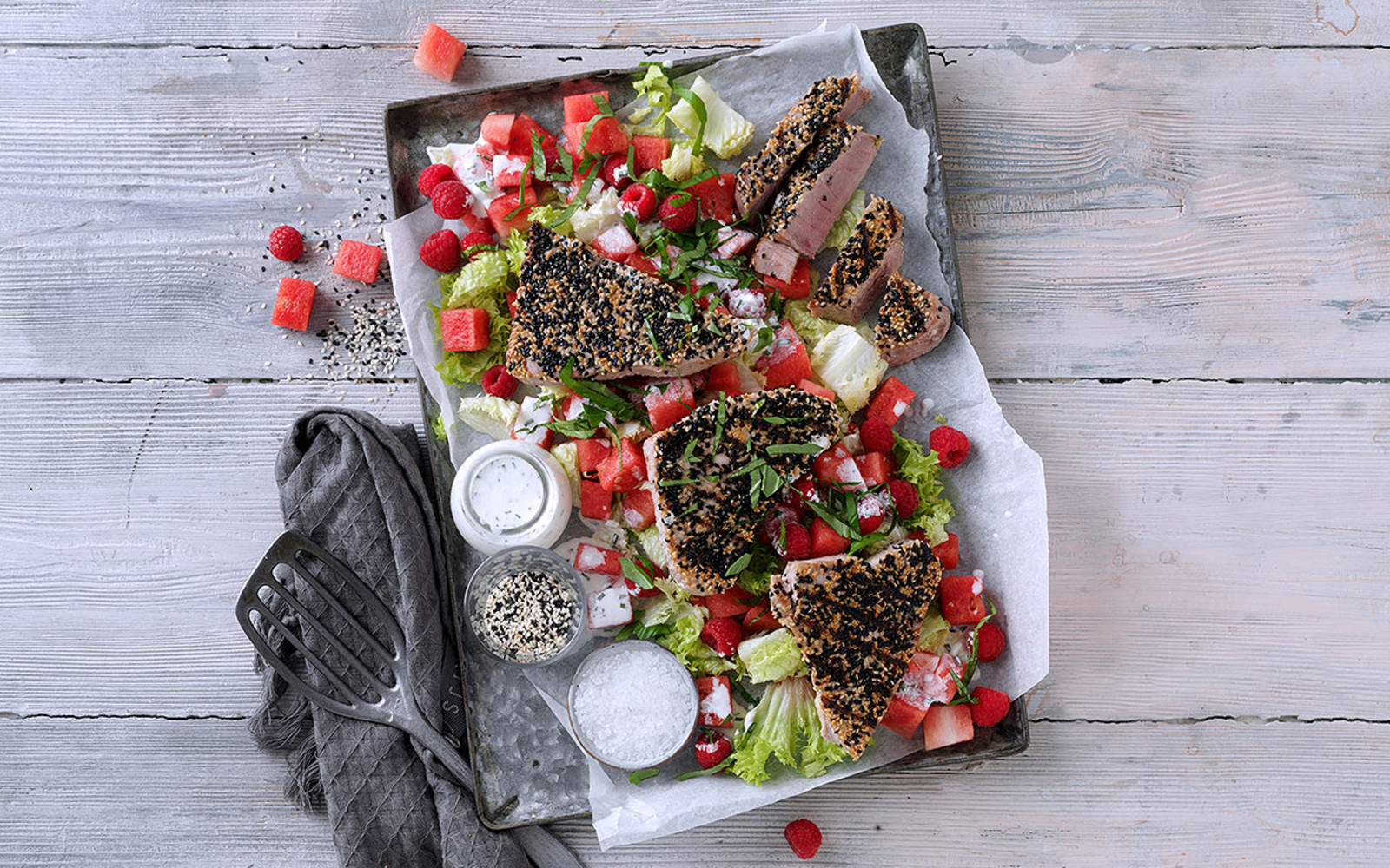 Gegrillter Sesam-Thunfisch mit Wassermelonensalat