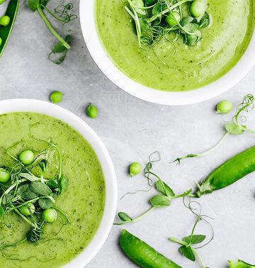 Erbsensuppe auf Teller