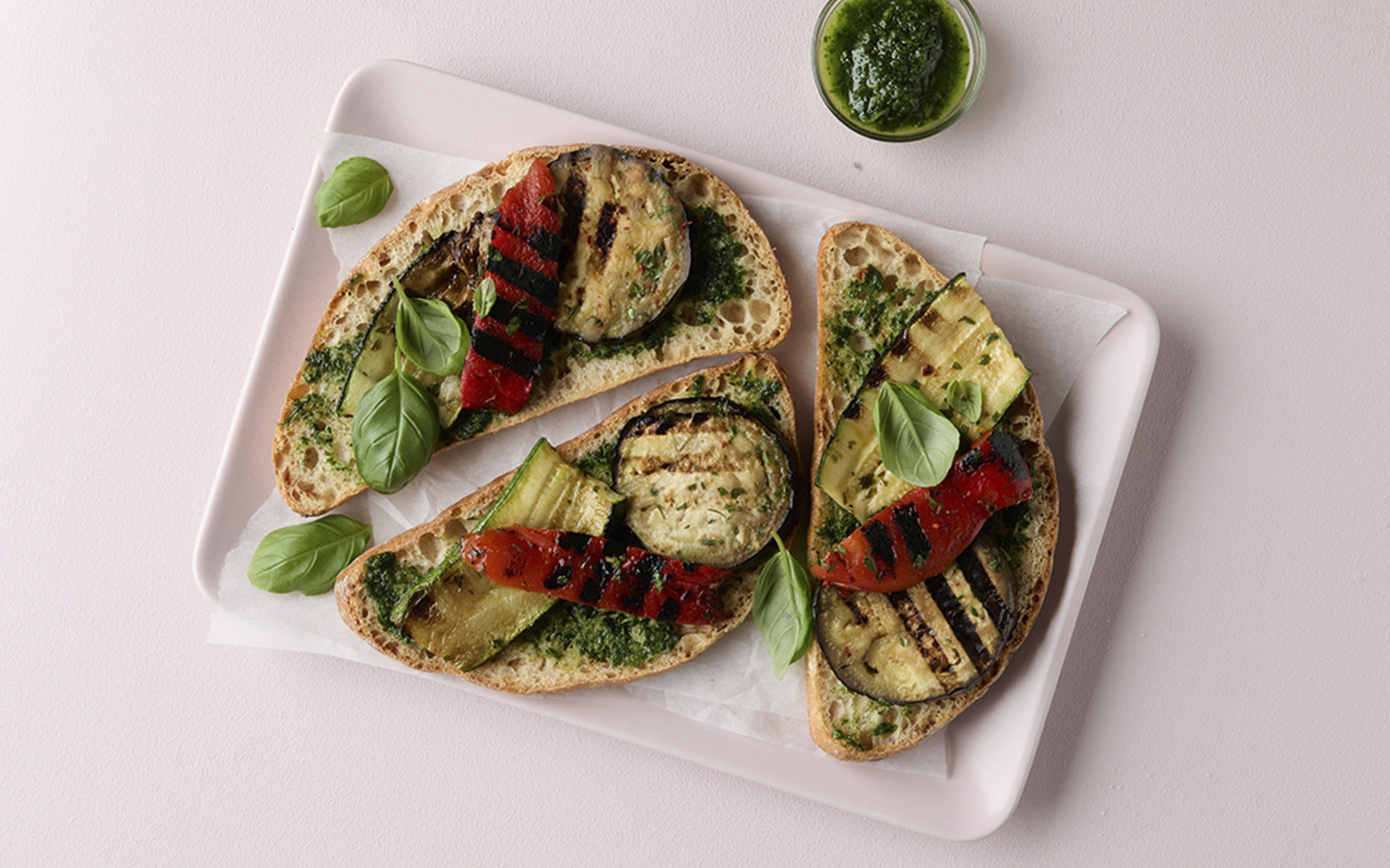 Flaguette mit gegrilltem Gemüse und Pesto