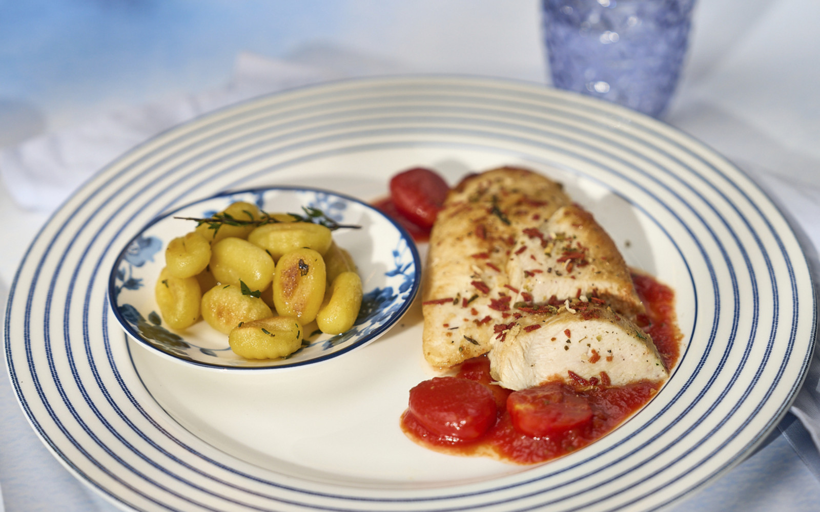 Hähnchenbrustfilet „Pomodori“ mit gerösteten Gnocchi - Rezept von Johann Lafer
