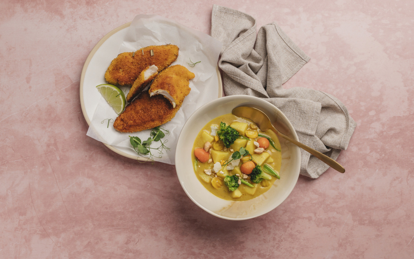 Cremiges Gemüse-Kokos-Curry mit Exotic-Crunch-Hähnchen