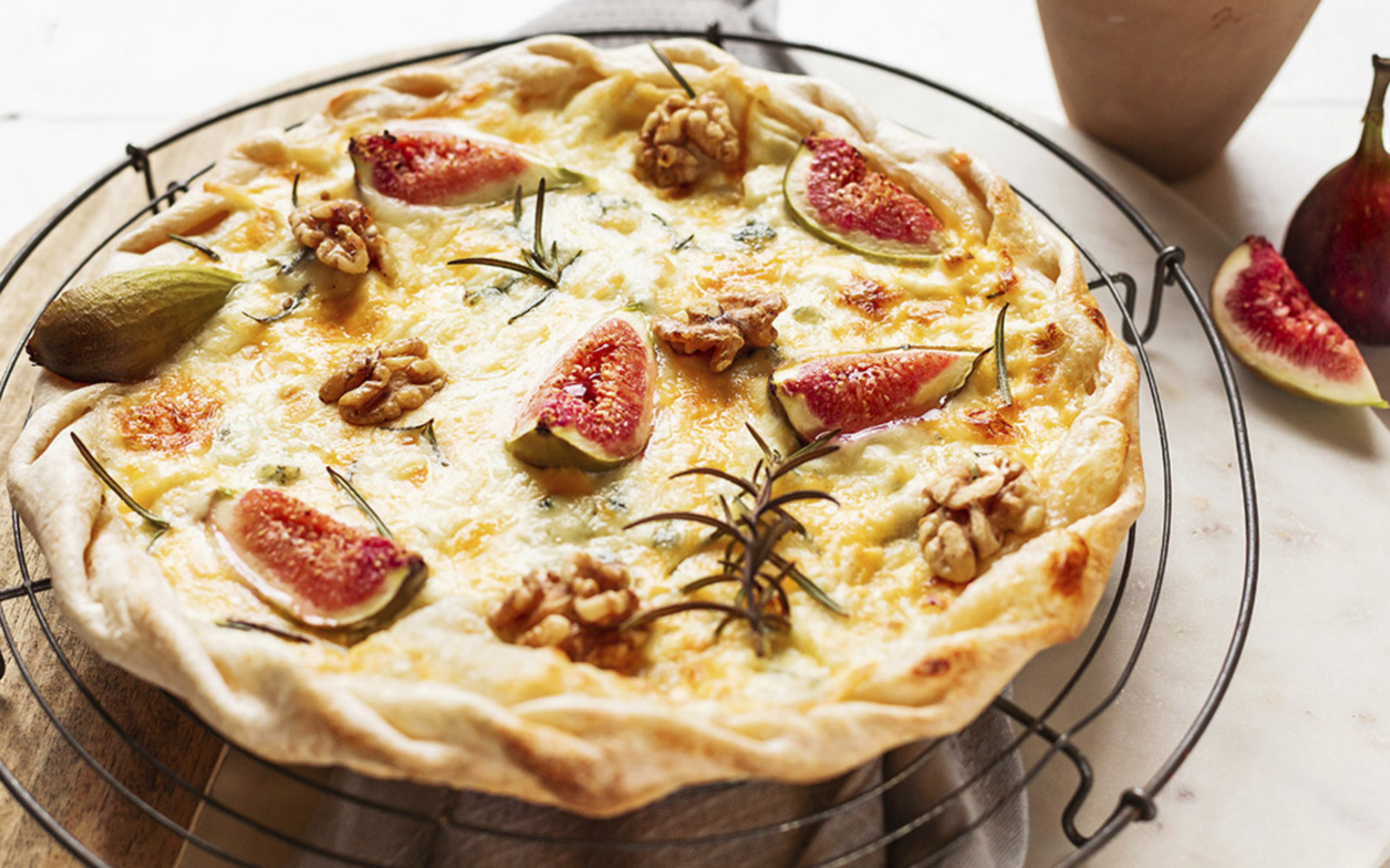 Flammkuchen-Käse-Feige-Walnuss