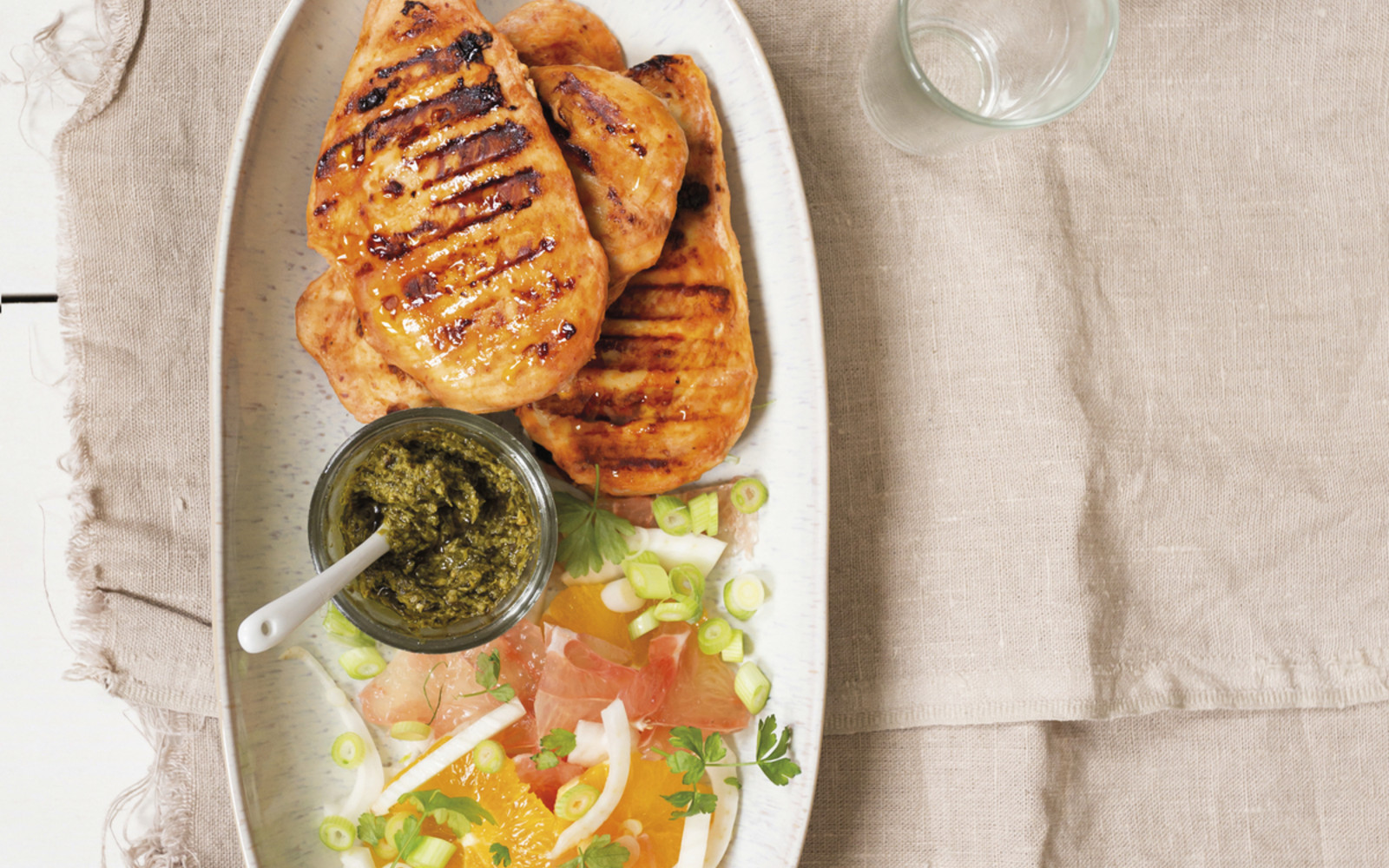 Hähnchen-Minutensteak mit Fenchel-Orangen-Salat