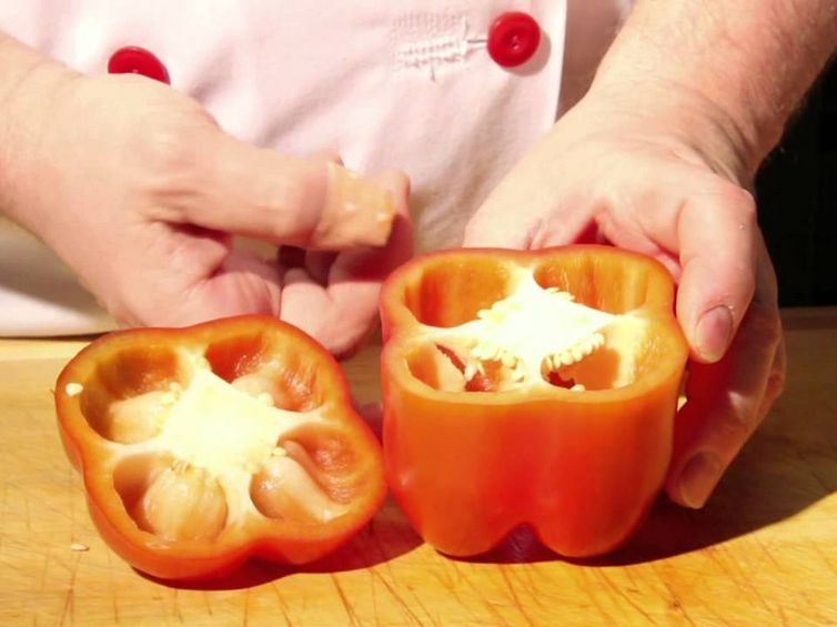 Paprika schneiden und entkernen (Einfach kochen)