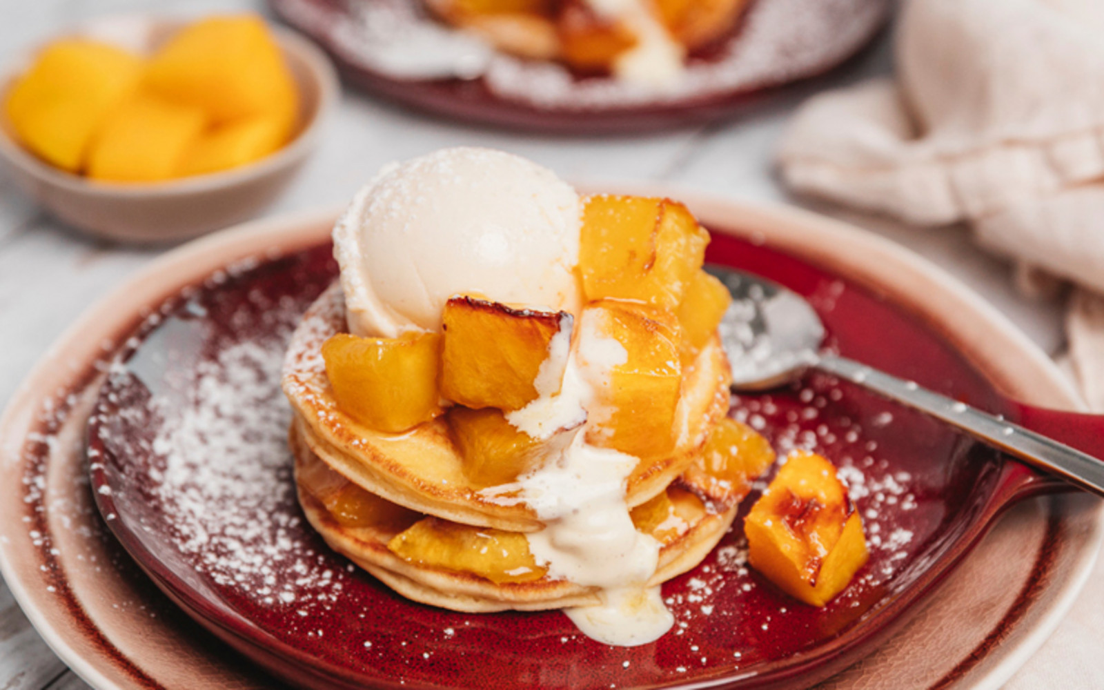 Pancakes mit karamellisierter Mango aus der Heißluftfritteuse
