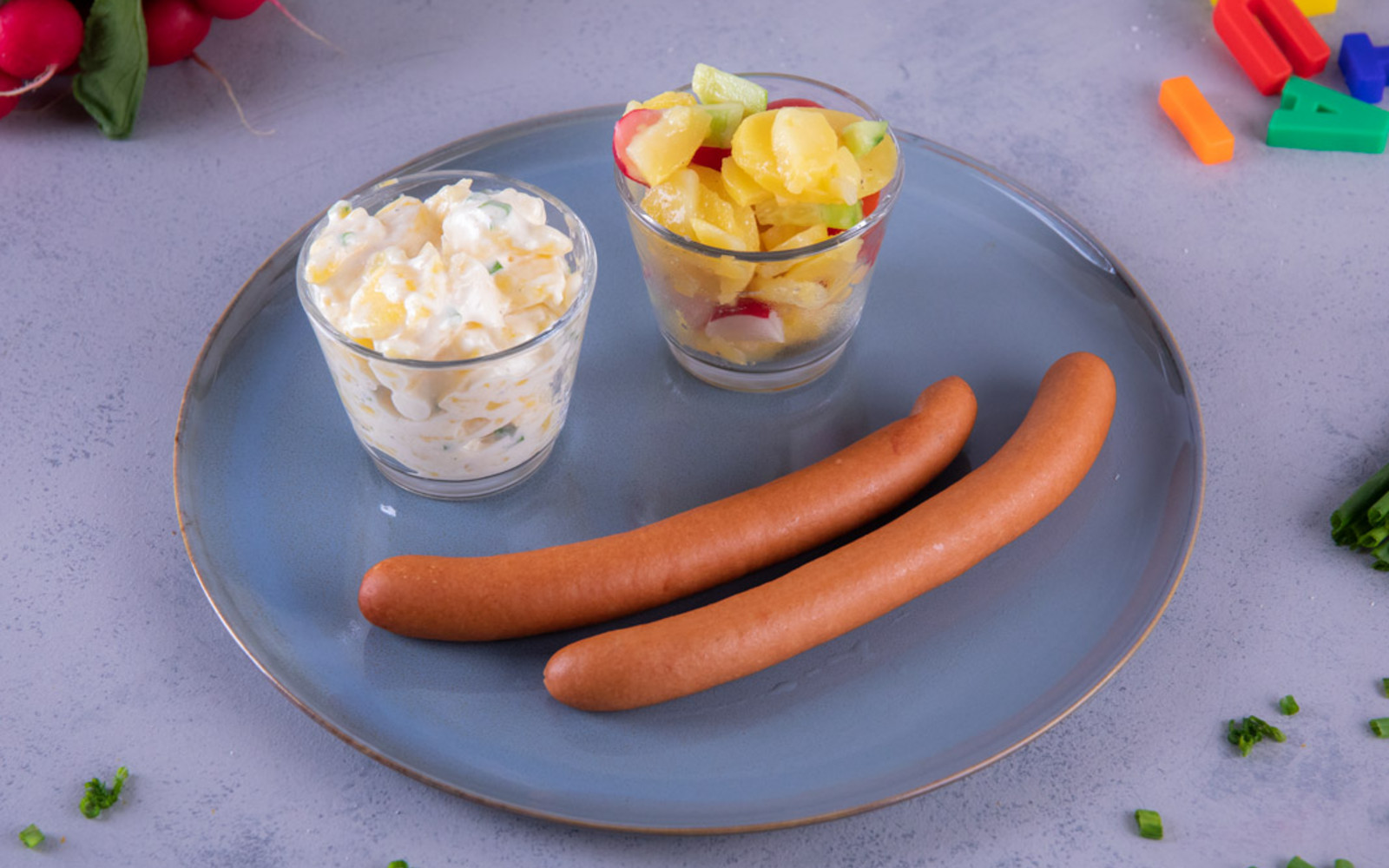 Kartoffelsalat-Variationen und Würtstchen