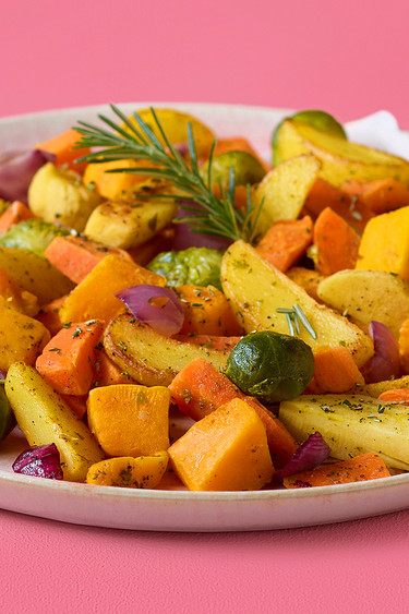 Buntes Ofengemüse mit Kartoffelspalten
