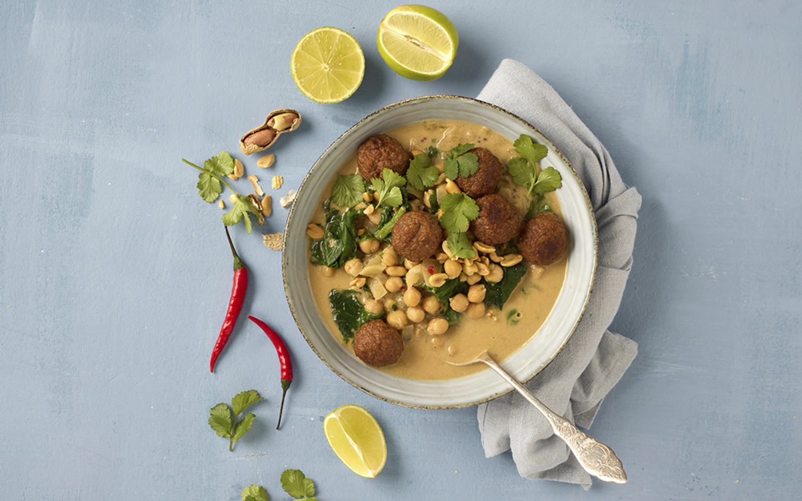 Kichererbsen-Spinat-Curry mit veganen kein-Hack Bällchen