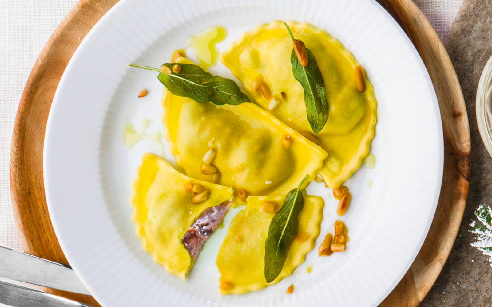 Pilz-Trüffel-Panzerotti in Salbei-Olivenöl
