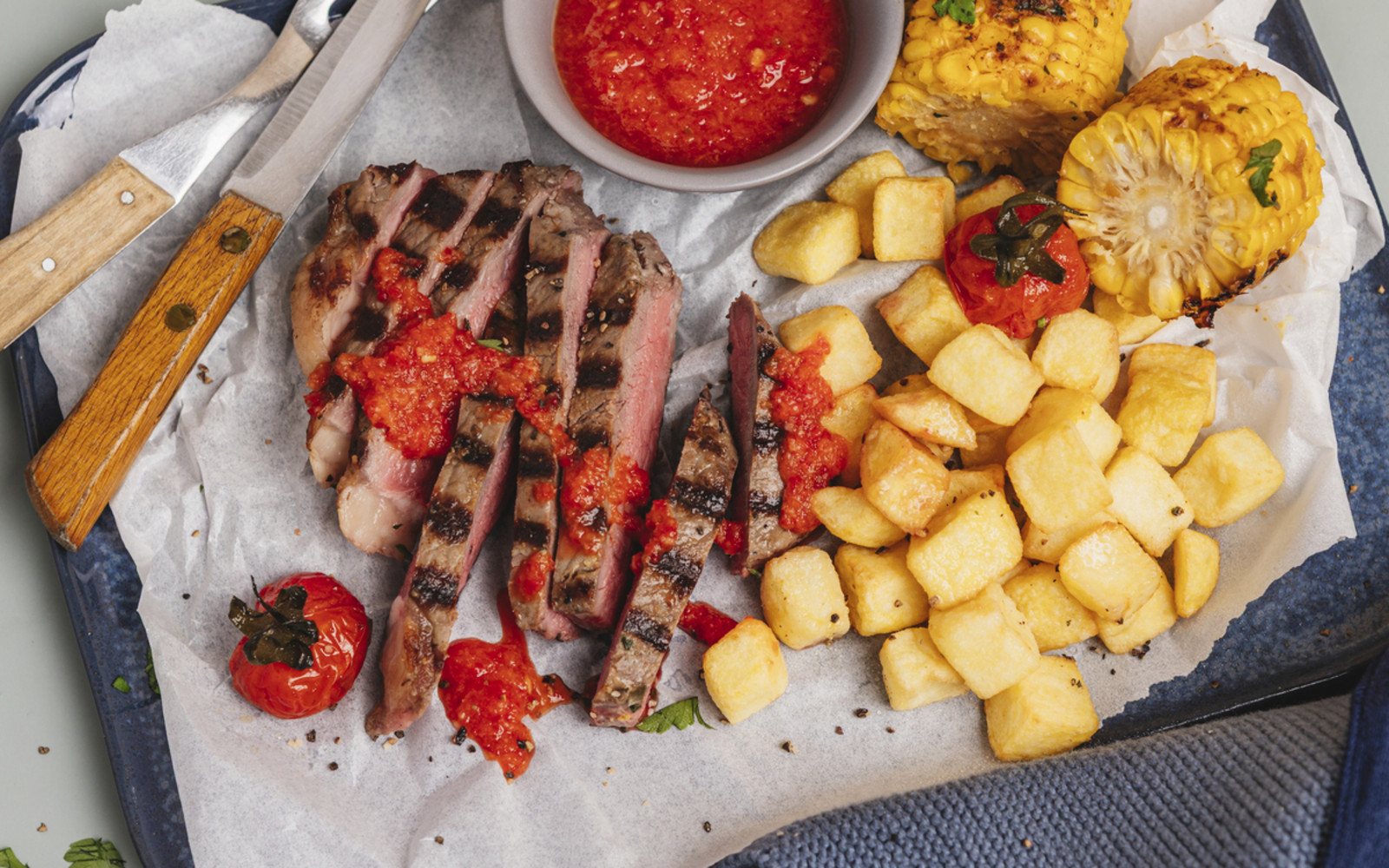 Gegrilltes Rumpsteak mit Piri-Piri-Sauce