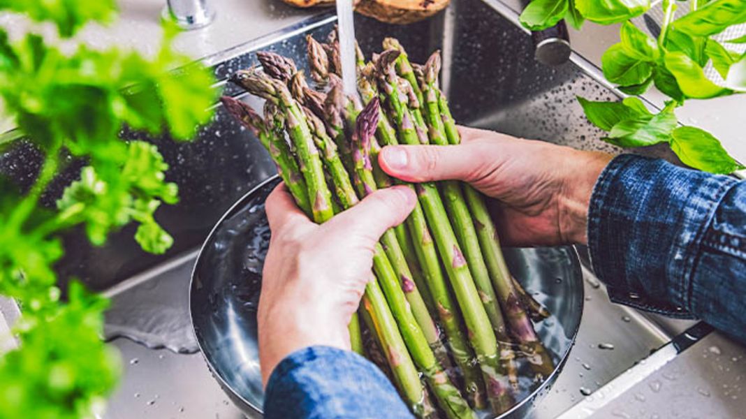 Grünen Spargel zubereiten