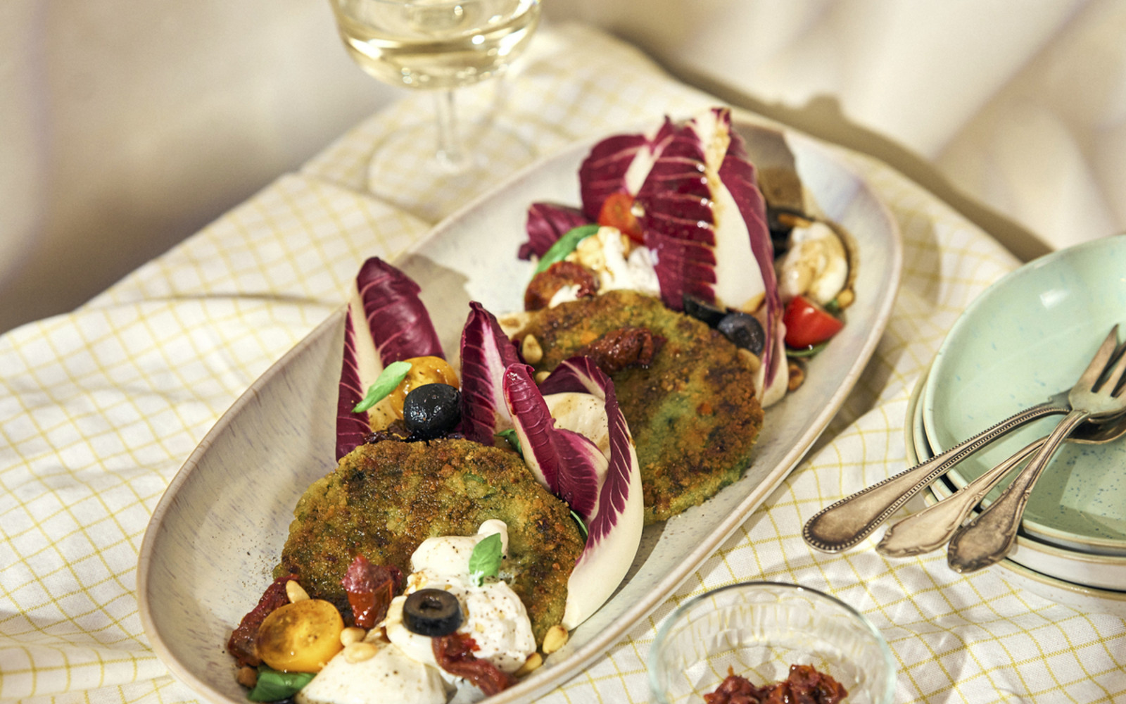 Mediterraner Burrata-Teller