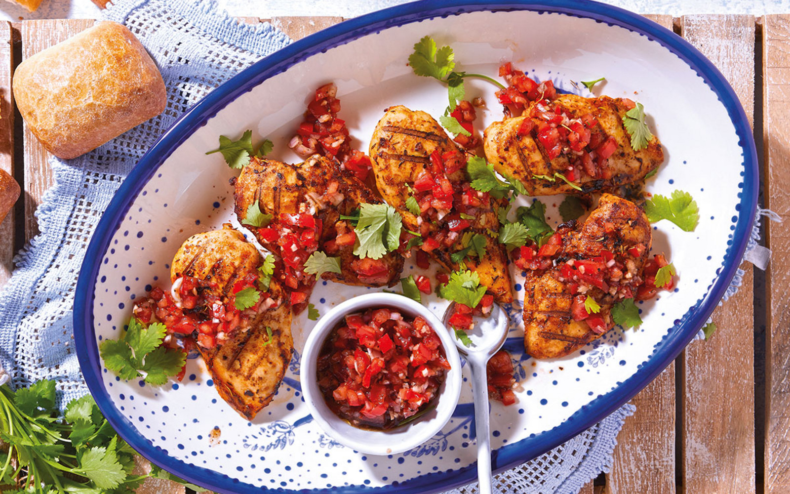 Gegrillte Hähnchenbrust auf Tomatensalsa