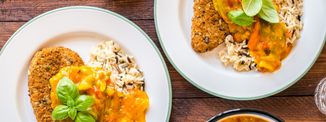 Rezeptbild Veganes Schnitzel mit Currysauce und Wildreis  