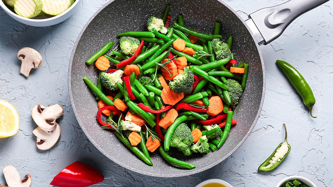 Brokkoli gruene Bohnen Paprika und Karotten als Gemuese-Mix