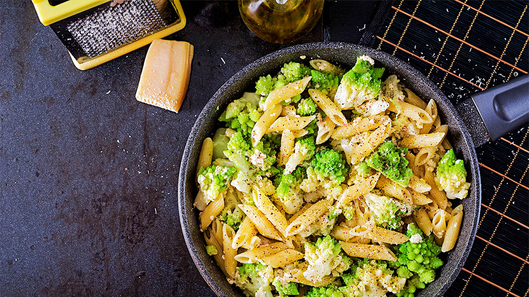 Penne mit Romanesco und frischem Parmesan