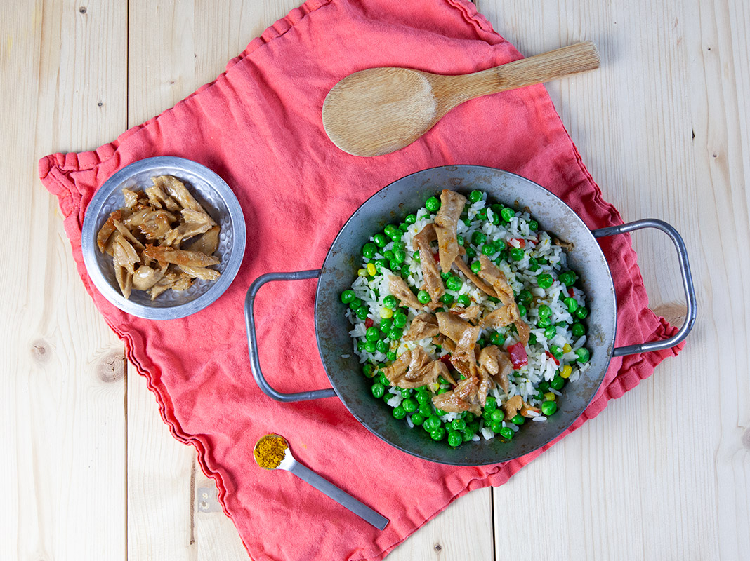 Gemüse-Reis-Pfanne mit Pulled Chicken