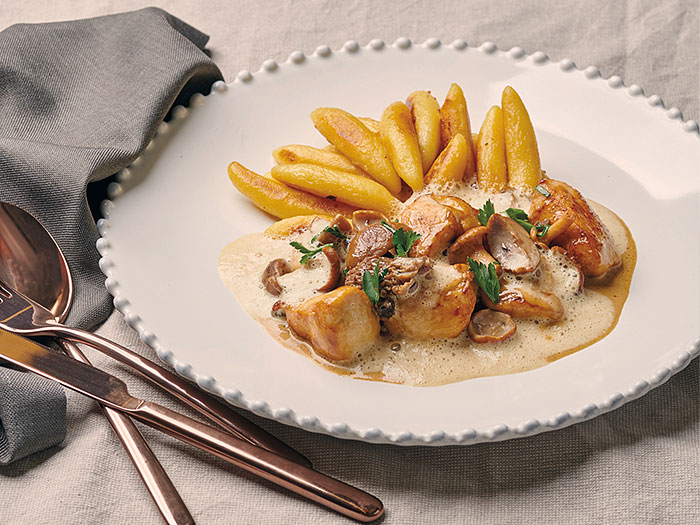 Hähnchenbrust mit Waldpilzcrème und Schupfnudeln Hähnchenbrust mit Waldpilzcrème und Schupfnudeln