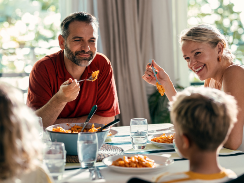 Familie isst Familie isst